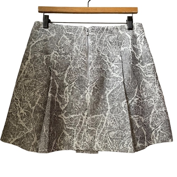 Banana Republic Pleated Mini Skirt in Winter Print Size: 8 - Picture 12 of 12